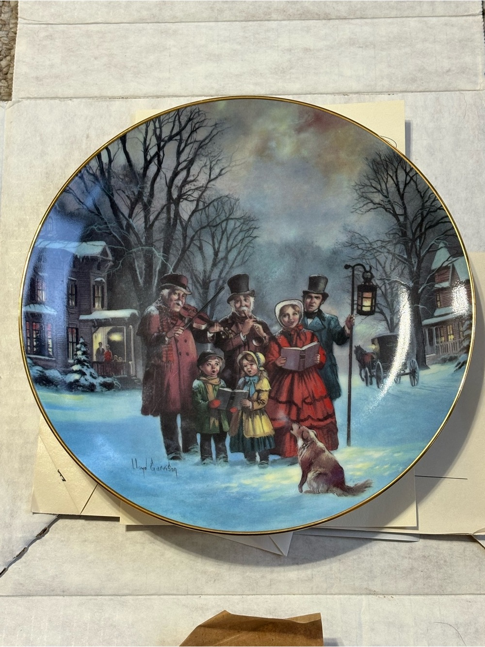 George Vintage-Style Carolers Decorative Plate - Multi-Color with Gold Trim